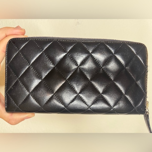 CHANEL BLACK QUILTED ZIPPER WALLET - Picture 2 of 5